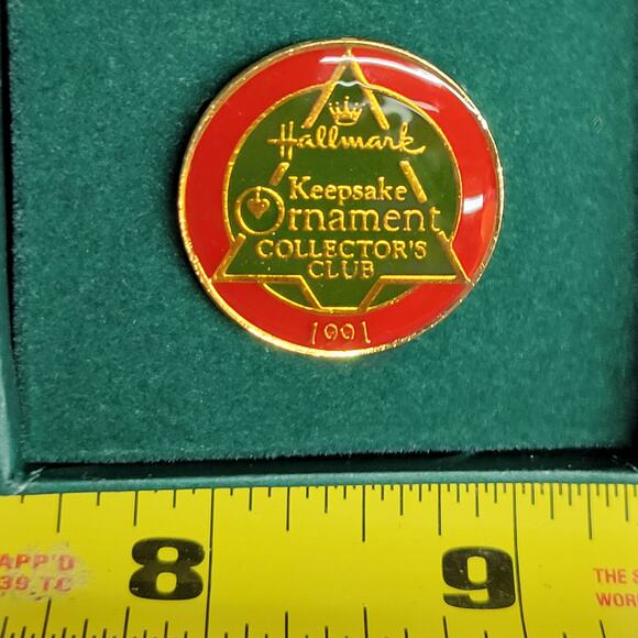 Vintage 1991 Hallmark ornament collectors club pin - Picture 3 of 5